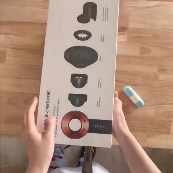 Dyson Supersonic Hair Dryer in Metallic Gray - Picture 11 of 11